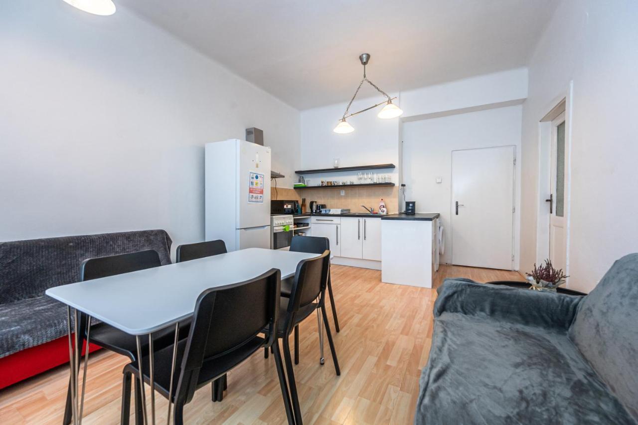 Apartments Safarikova 18 Prague Exterior photo